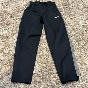 Girls Nike Fleece Sweatpants.  Size Medium. Great condition.